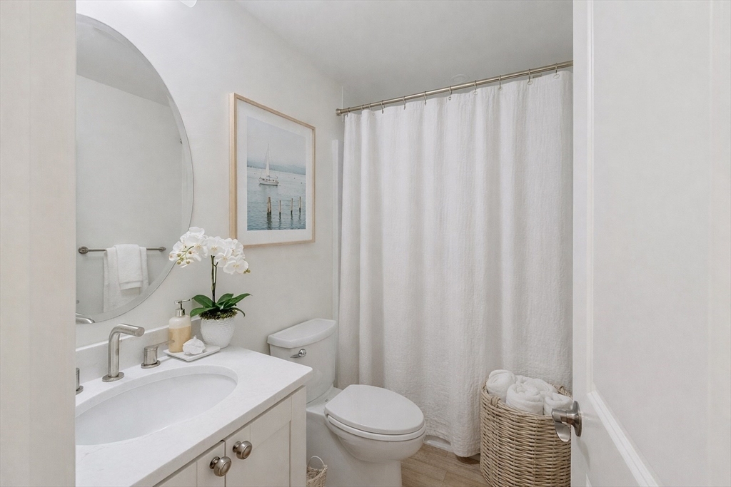 206 W Main St # 4