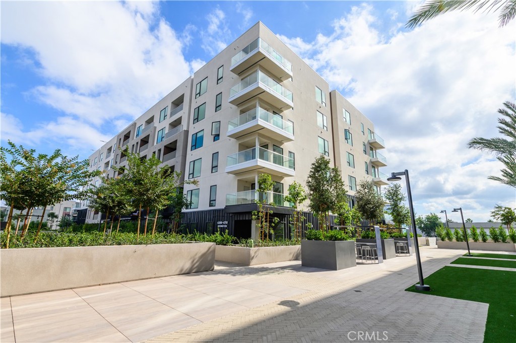 3608 Rivington