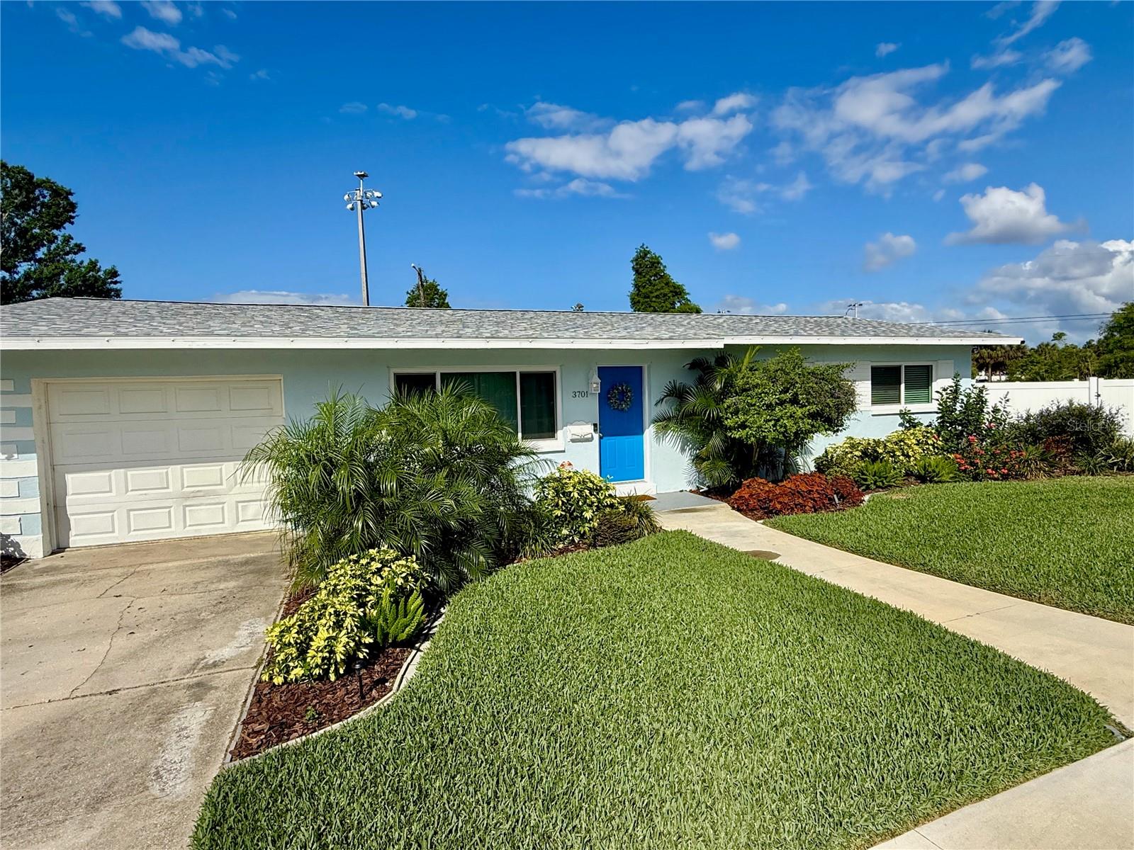 3701 MANATEE DR SE