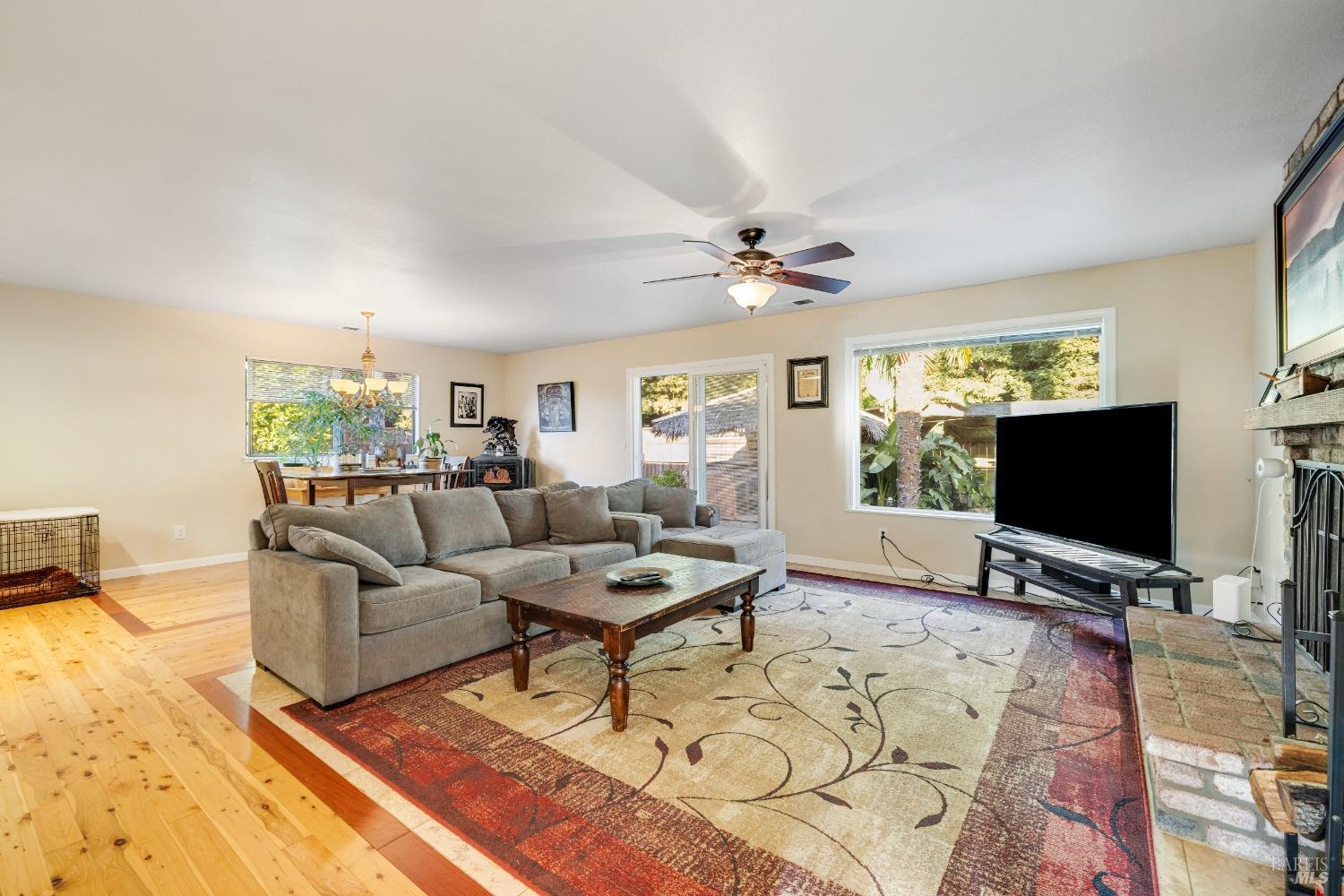 160 W Cotati Oaks Ct