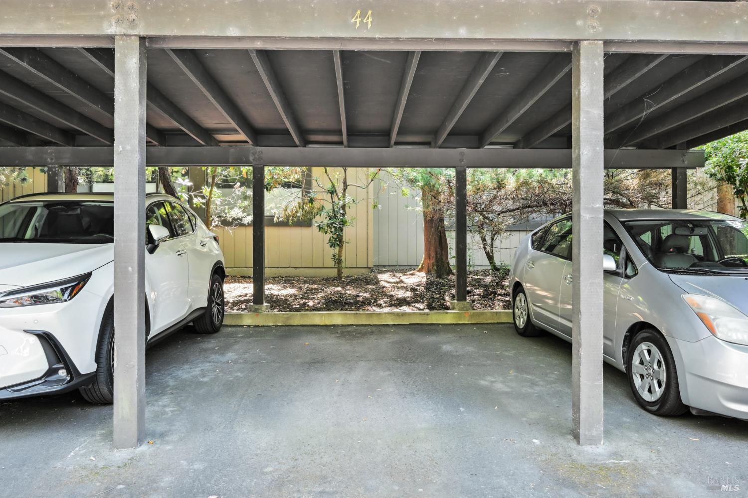 44 Creek Ct