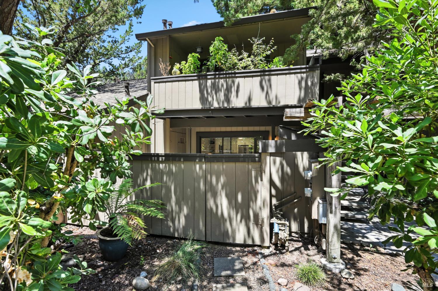 44 Creek Ct