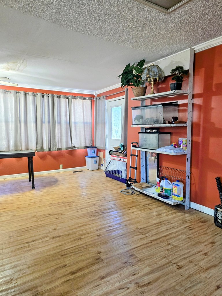 202 W Broad St