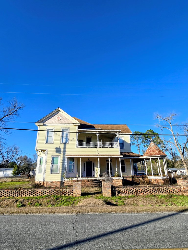 202 W Broad St