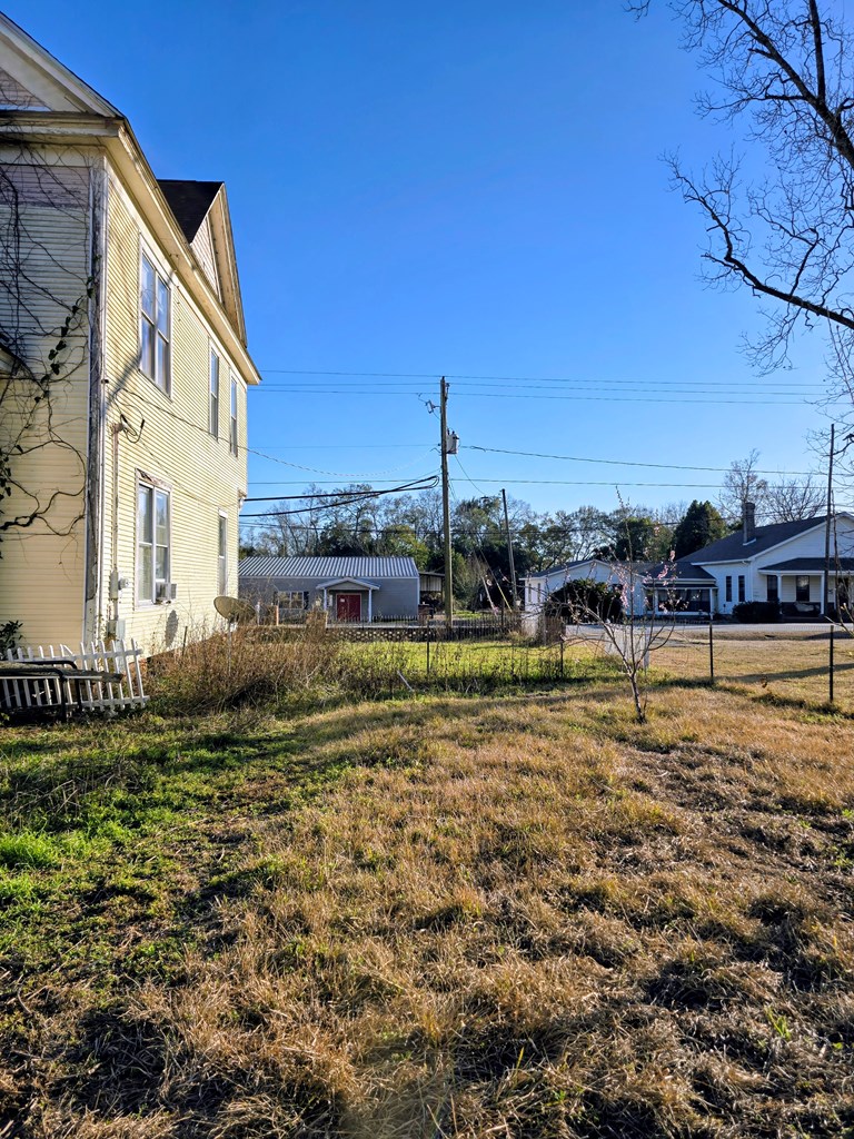 202 W Broad St