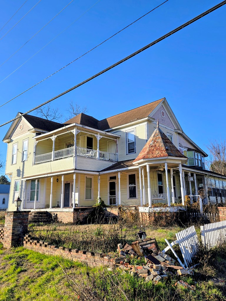 202 W Broad St