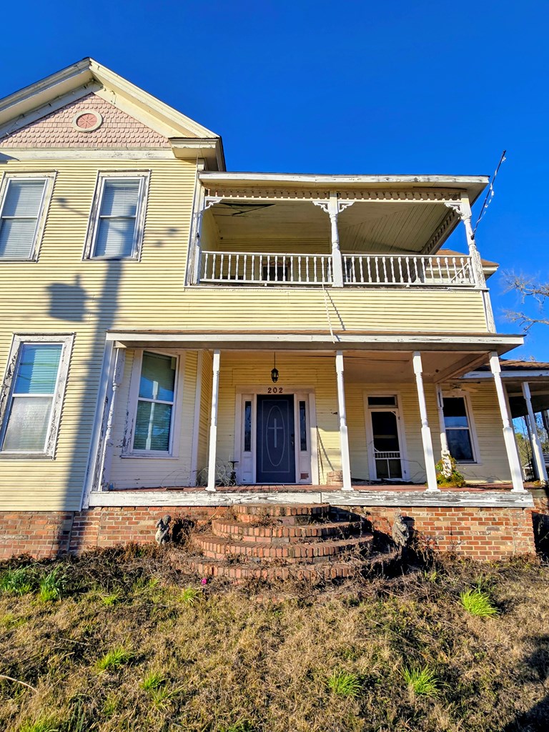 202 W Broad St
