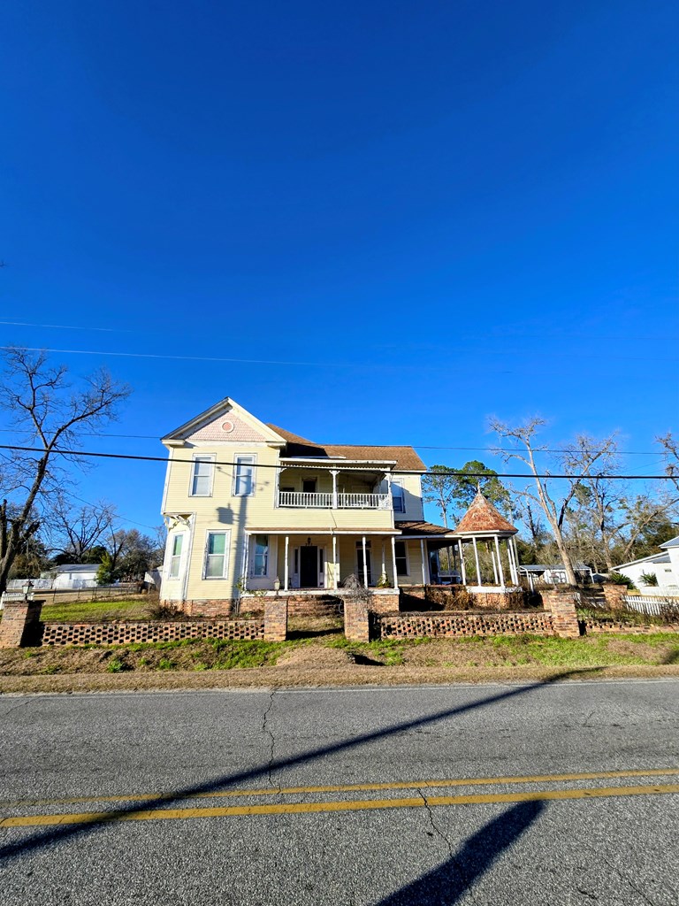 202 W Broad St