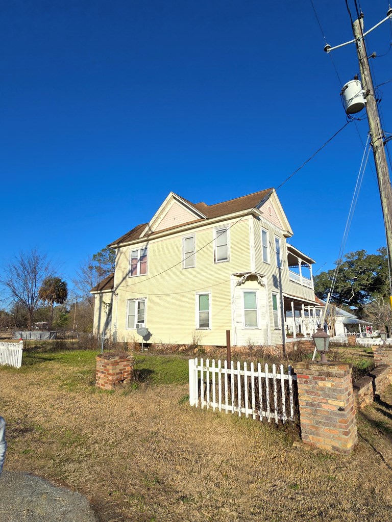 202 W Broad St