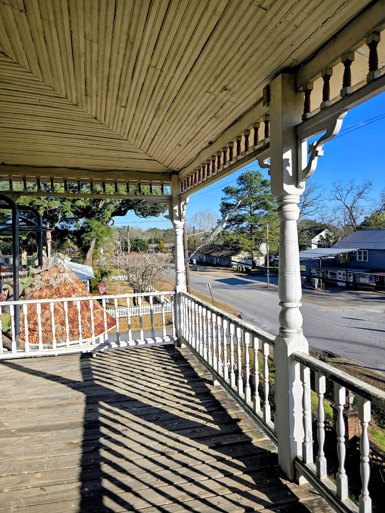 202 W Broad St