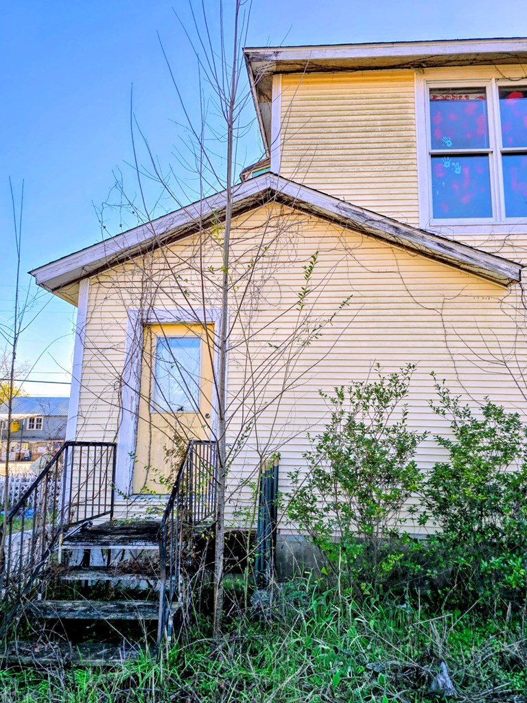 202 W Broad St