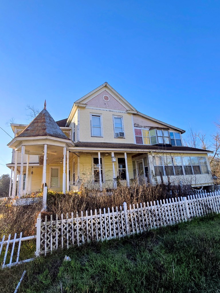 202 W Broad St