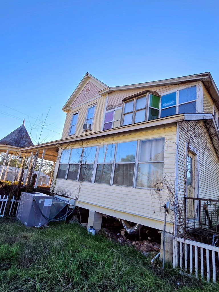 202 W Broad St