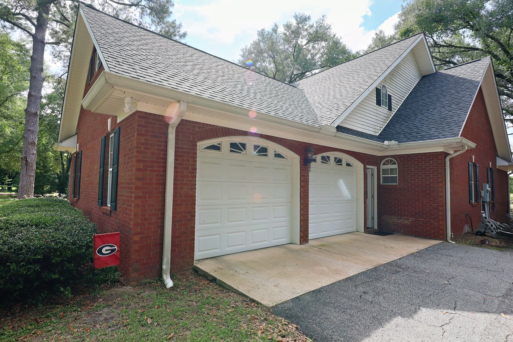 330 River Oaks Dr