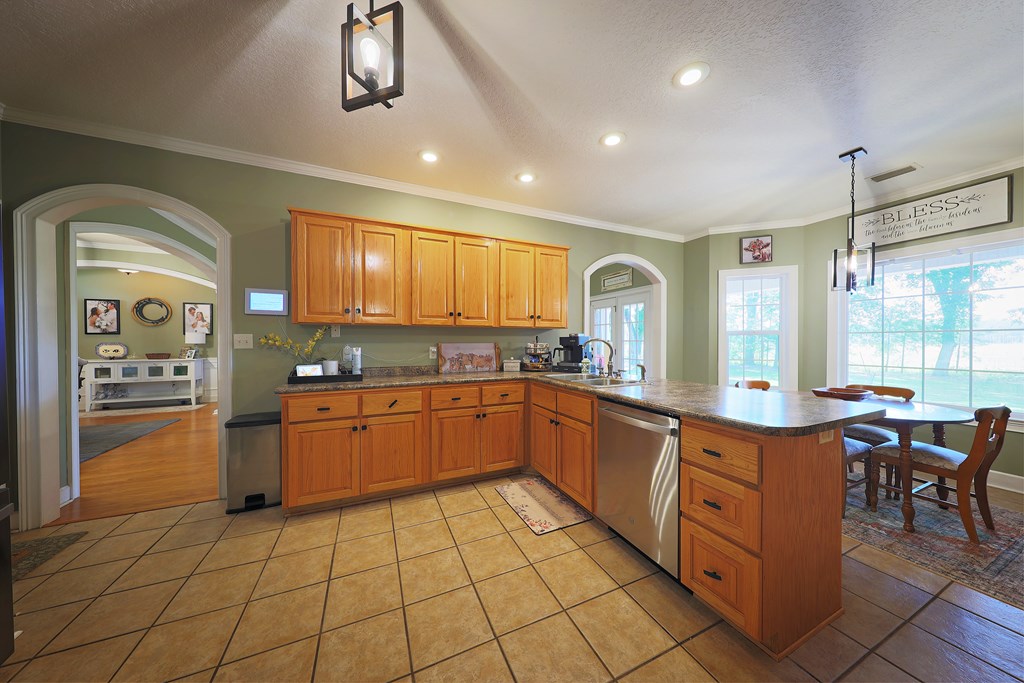 330 River Oaks Dr