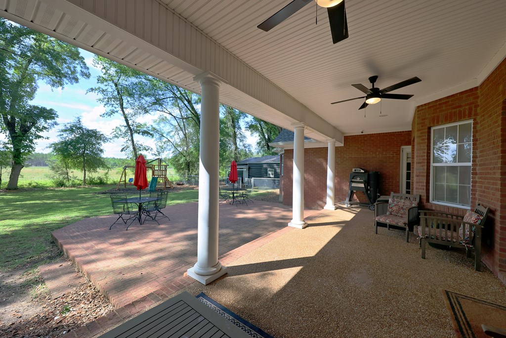 330 River Oaks Dr