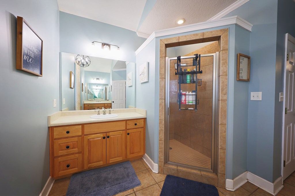 330 River Oaks Dr