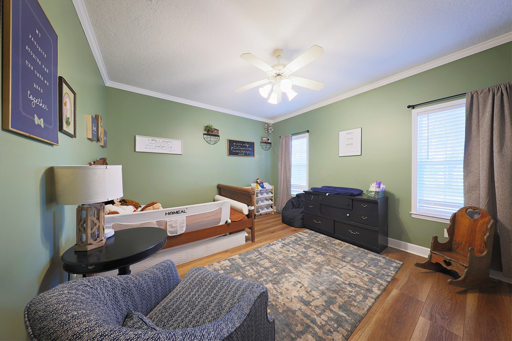 330 River Oaks Dr