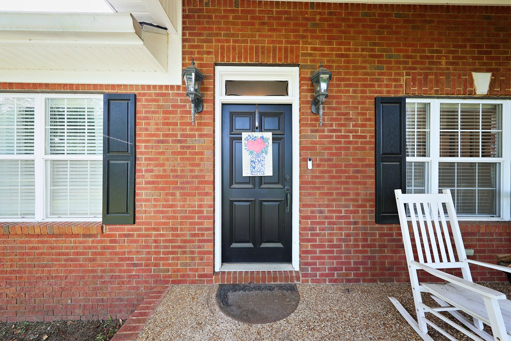 330 River Oaks Dr