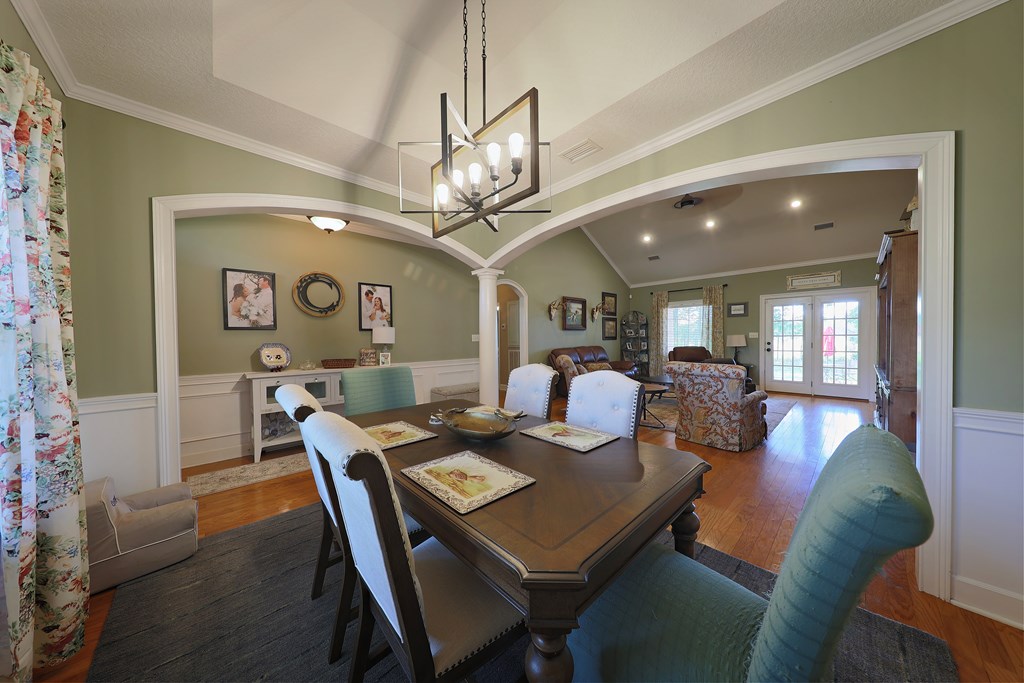 330 River Oaks Dr