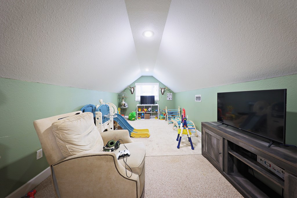 330 River Oaks Dr