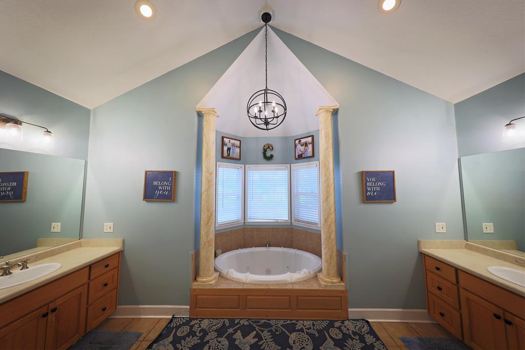 330 River Oaks Dr