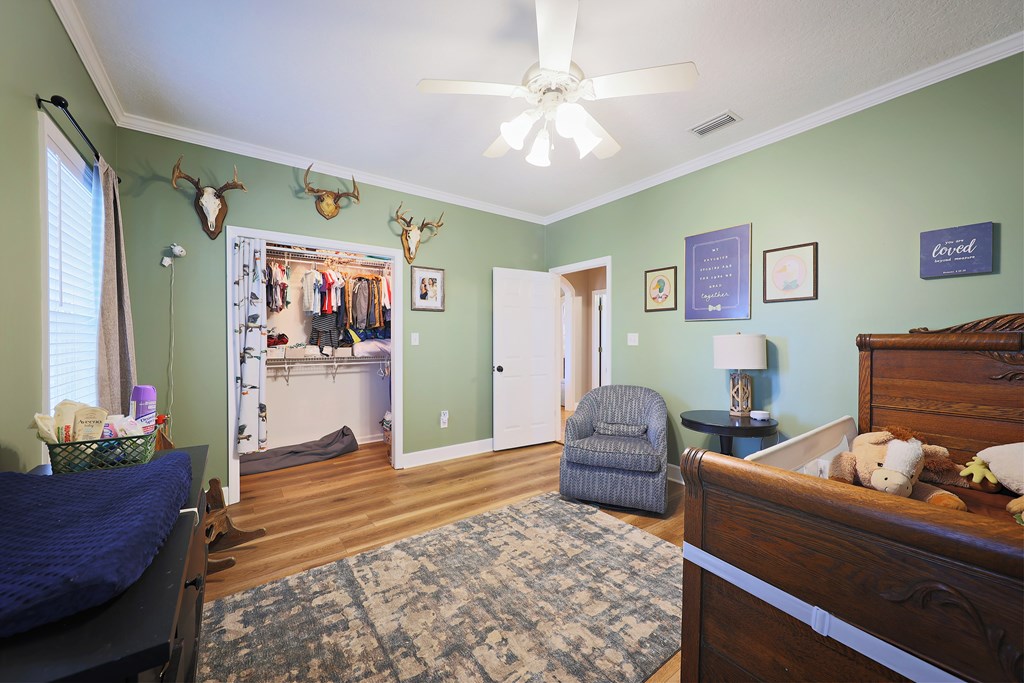 330 River Oaks Dr