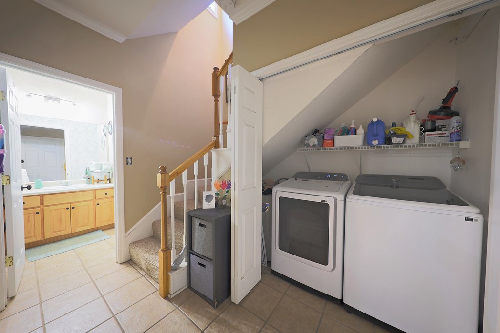 330 River Oaks Dr