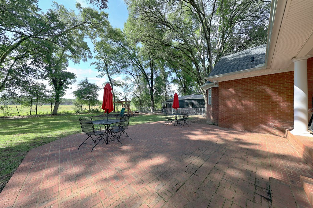 330 River Oaks Dr