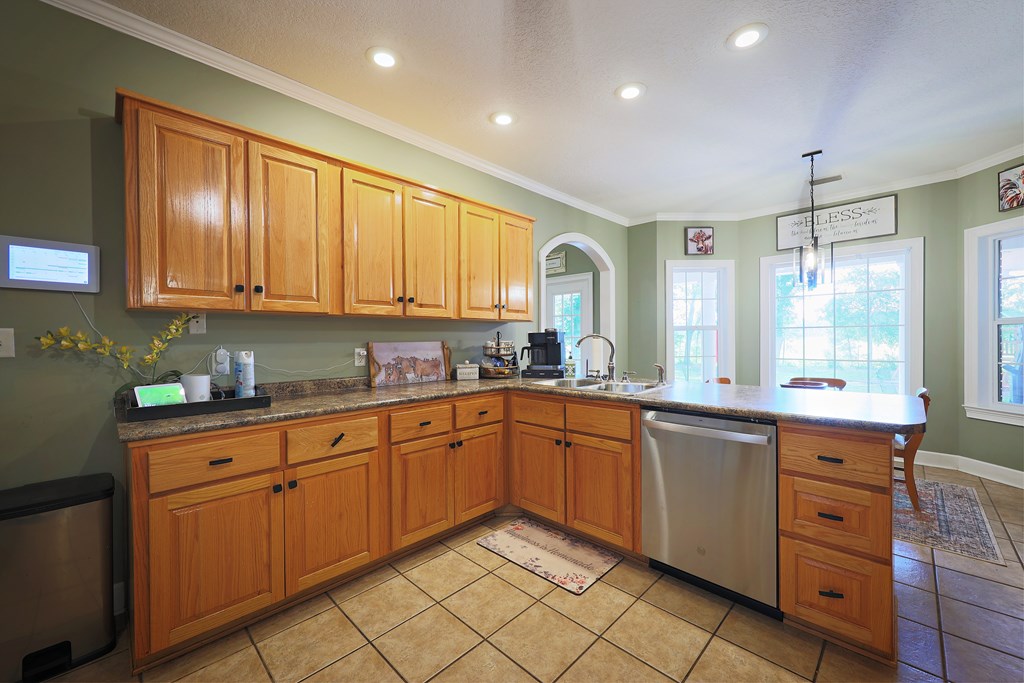 330 River Oaks Dr