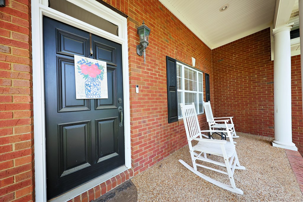 330 River Oaks Dr