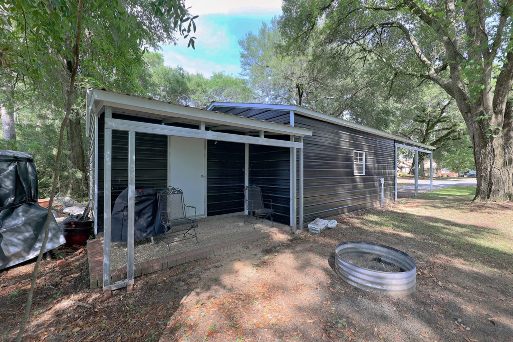 330 River Oaks Dr