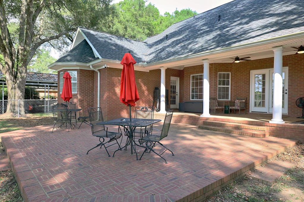 330 River Oaks Dr