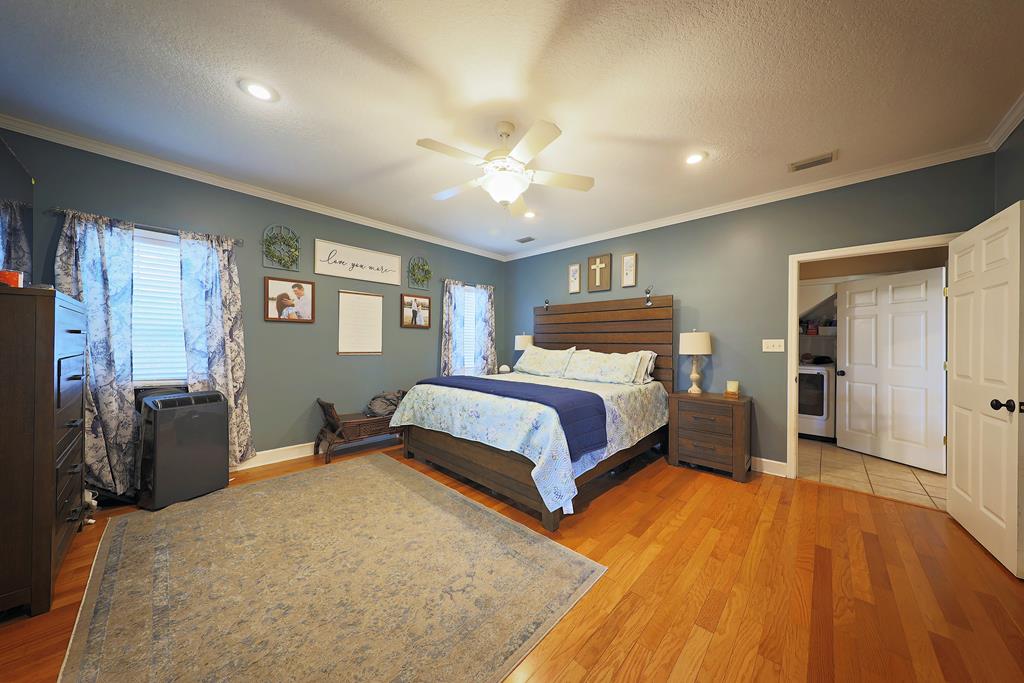 330 River Oaks Dr