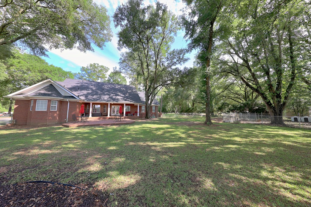 330 River Oaks Dr