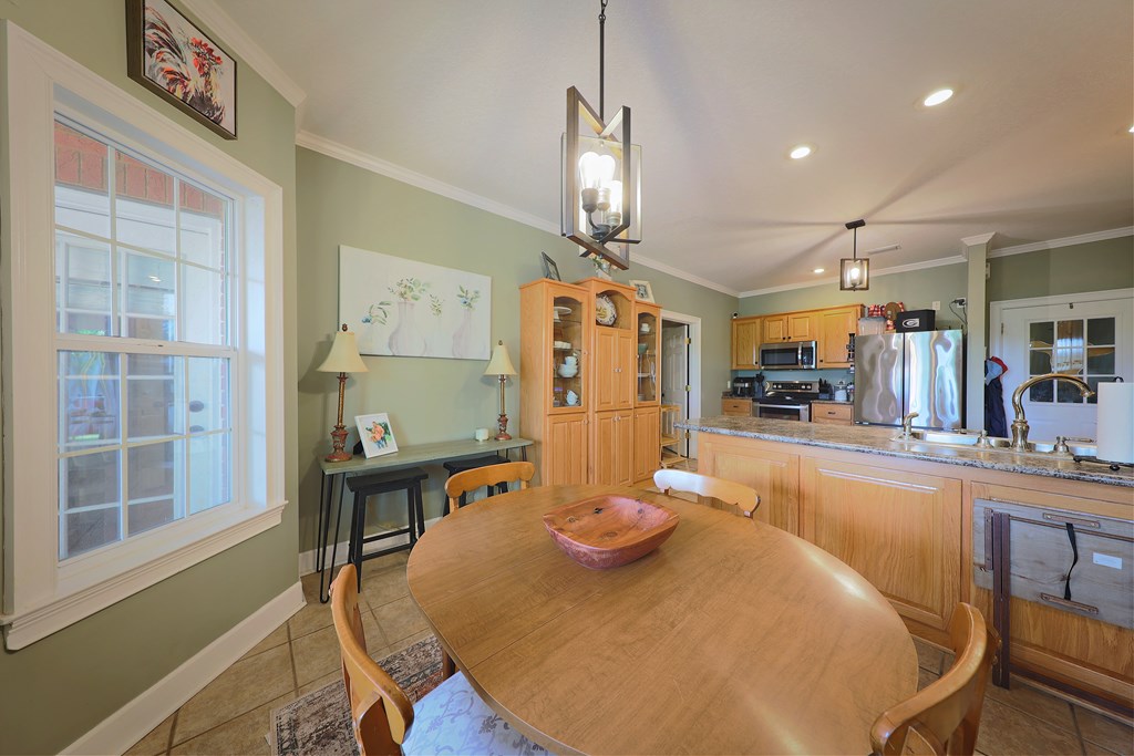 330 River Oaks Dr
