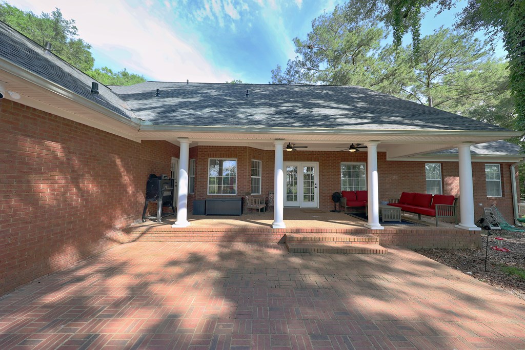 330 River Oaks Dr