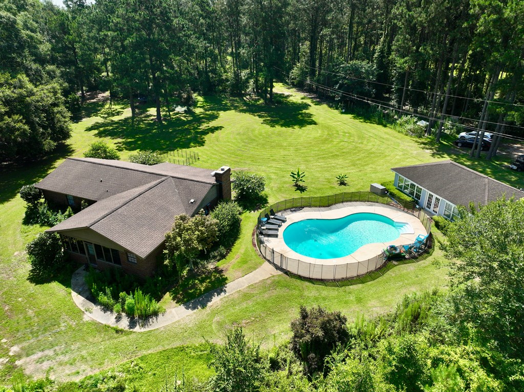 1477 Lake Dr