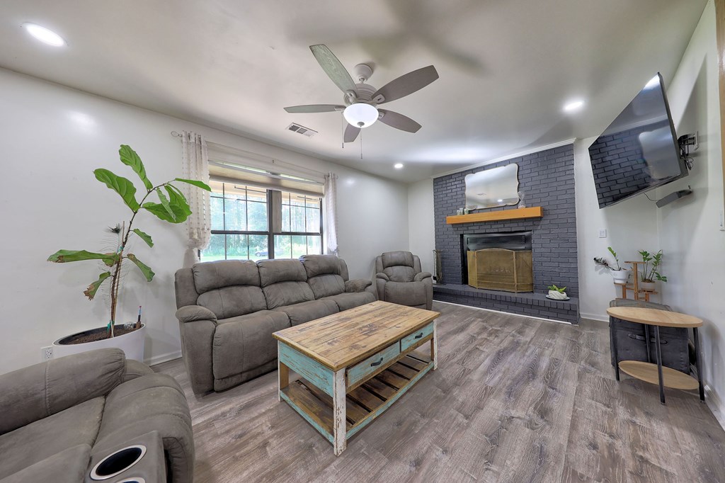 1477 Lake Dr