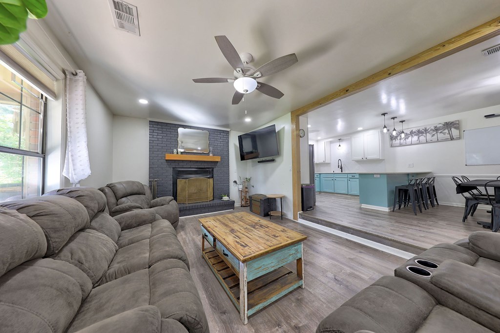 1477 Lake Dr