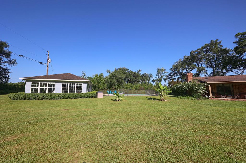 1477 Lake Dr