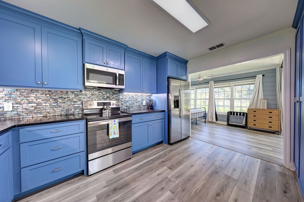 1477 Lake Dr