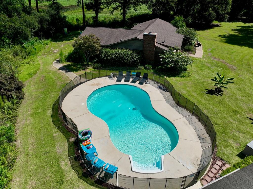 1477 Lake Dr