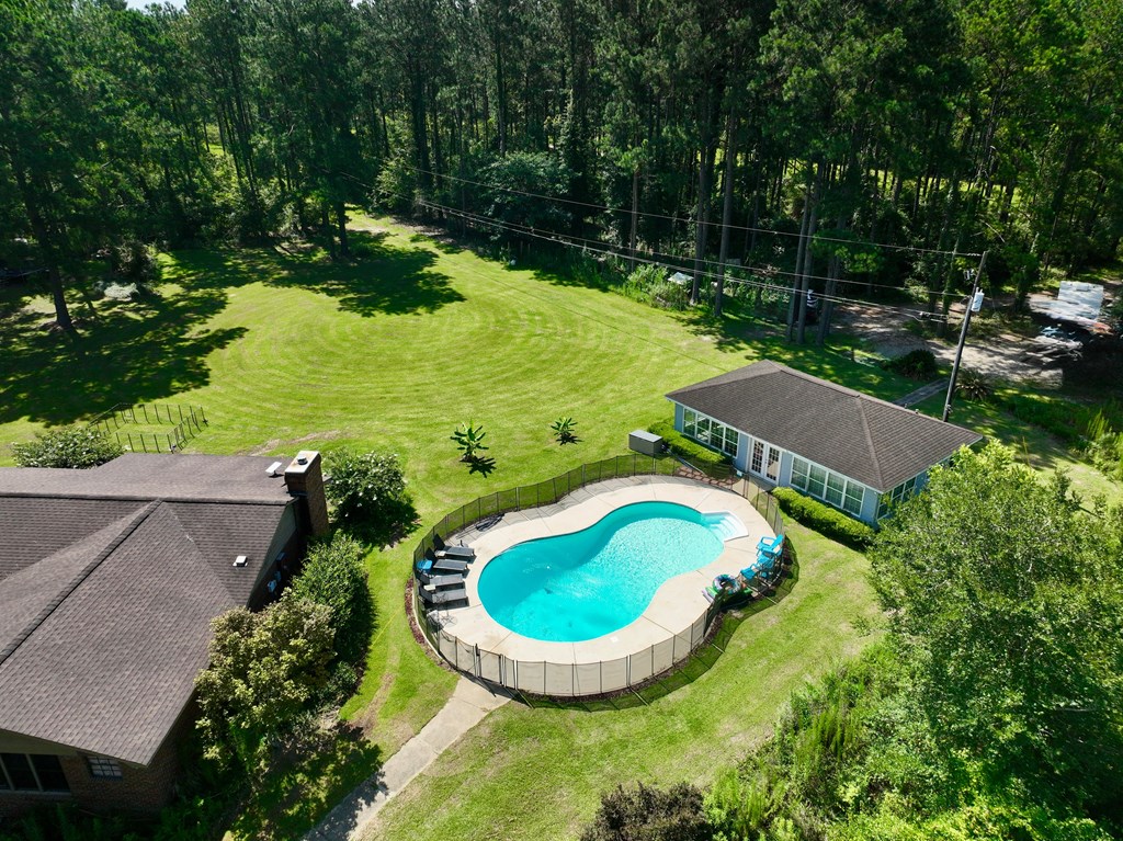 1477 Lake Dr