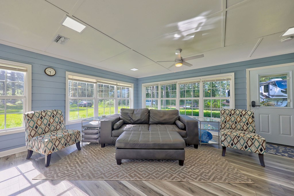 1477 Lake Dr