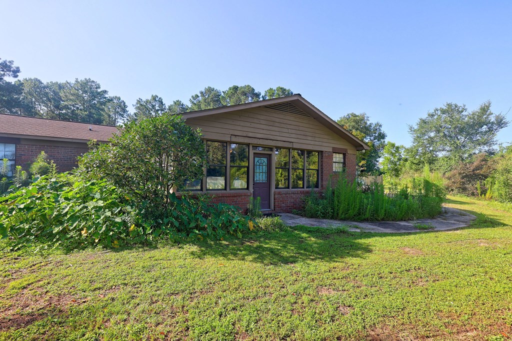1477 Lake Dr