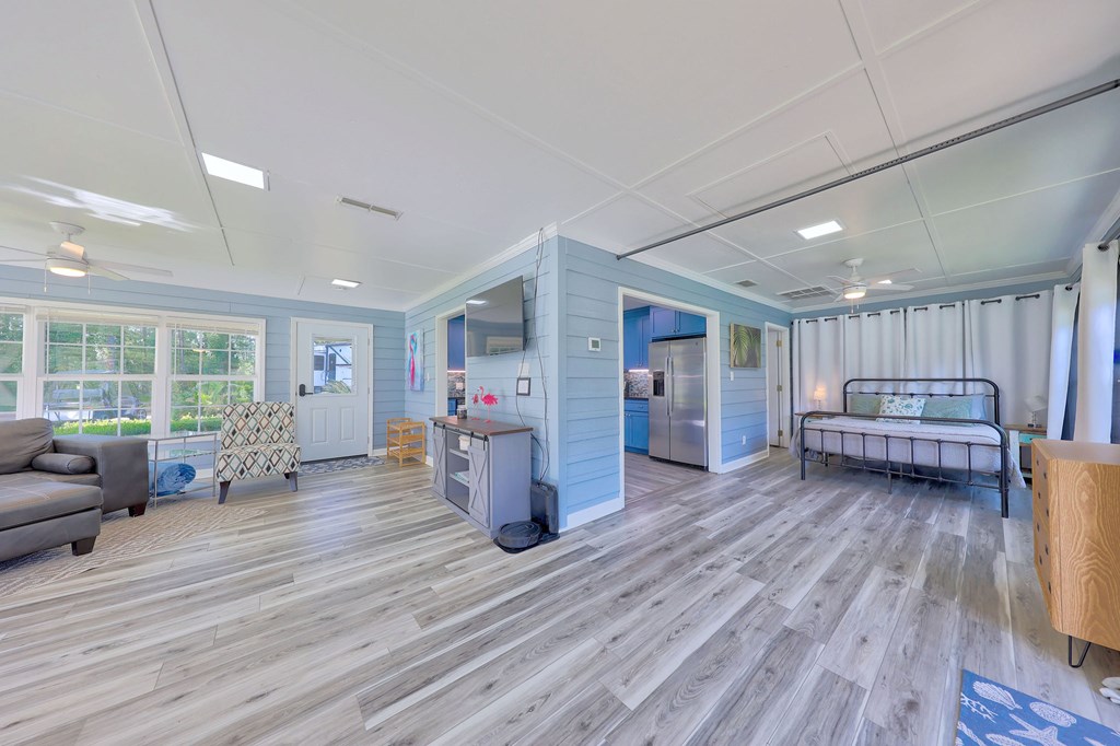 1477 Lake Dr