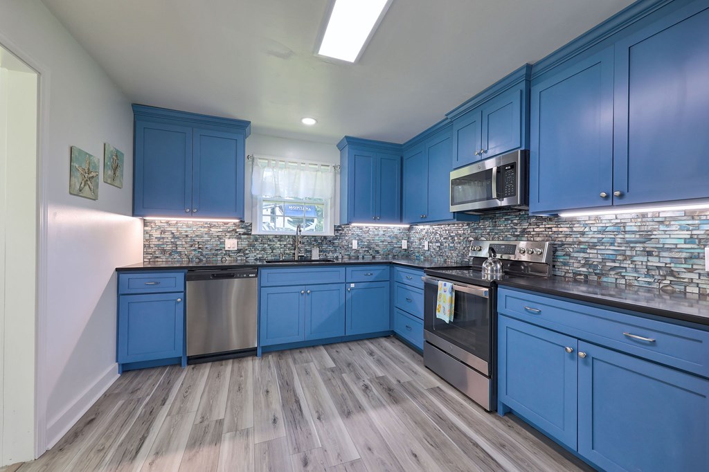 1477 Lake Dr