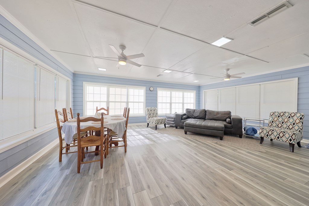 1477 Lake Dr