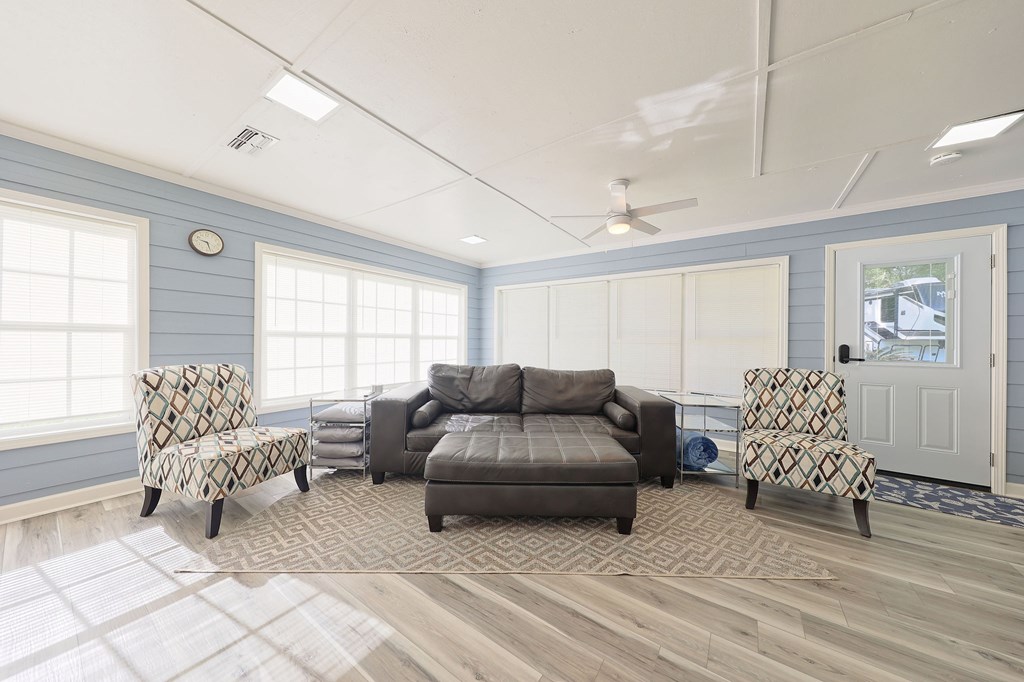 1477 Lake Dr